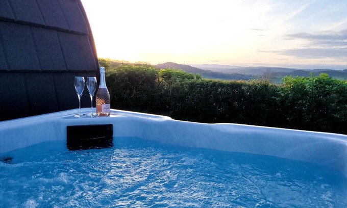 Welshpool Ski Chalet | Odli Glamping - Luxury Glamping Pod