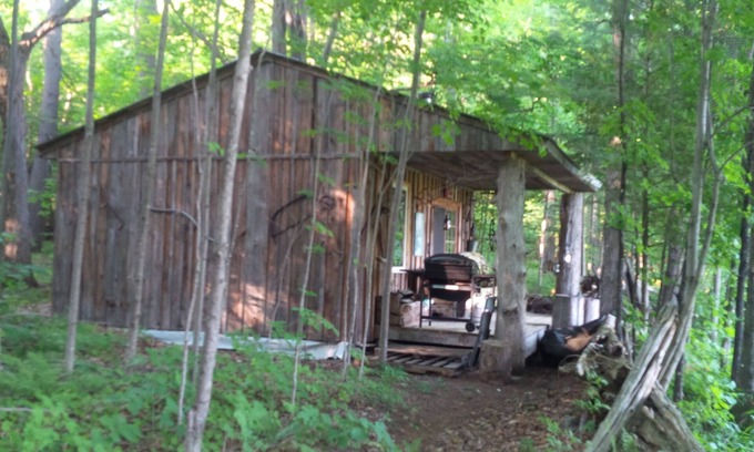 Horton Cabin | Off Grid Cabin sleeps 2 comfortably and additional 2 on futon.