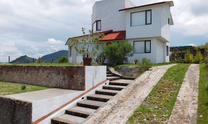 Ixtlahuaca de Rayon House | Off-grid Getaway House, Cozy & Spacious! Excellent view of Ixtlahuaca Valley