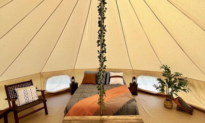Sioux Narrows Nestor Falls House | Off Grid Glamping Tent with shared Hot tub, and Sauna!