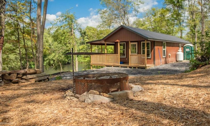 Mill Hall Cabin | Off grid; River front getaway, boat. Firepit, woodland; Generator. 2 Bedrooms.