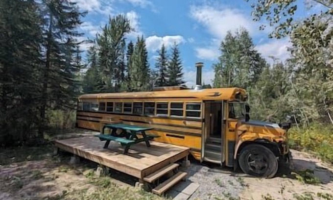 Blaeberry House | Off-Grid Skoolie Retreat