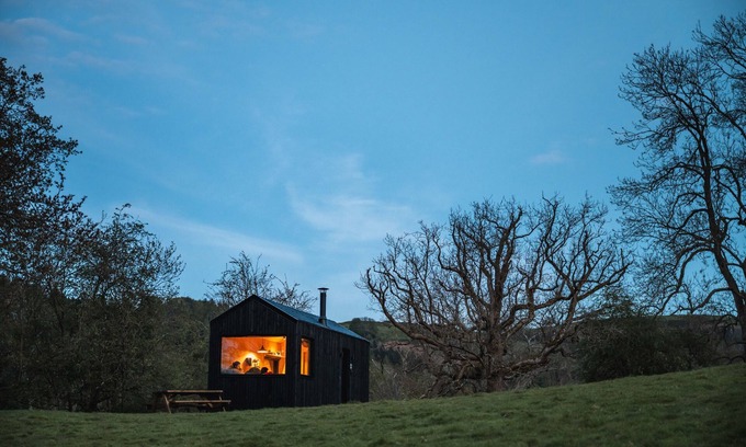 Llangollen Cabin | Off-Grid Woodland Retreat & Wild Sauna Near Llangollen