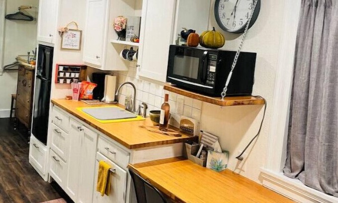 Conroe House | Off The Beaten Path Country Cottage