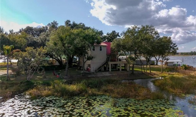 Fort McCoy House | Off the Grid & on the Lake at Salt Springs 3BD/3BA