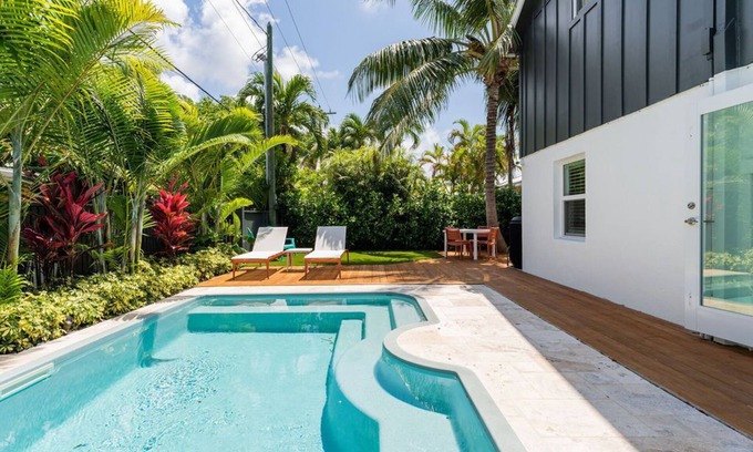 New Town House | OFF THE HOOK - 3 Bedroom/3 Bathroom W/Pool & Parking