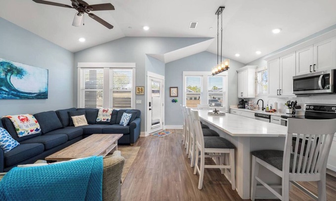 Corolla Light Condo | Off The Hook-Luxury Cottage - Heart of Corolla!