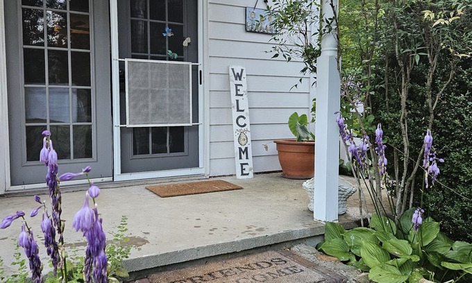 Lowgap House | Offer discounts! Country home sitting between 2 mountains