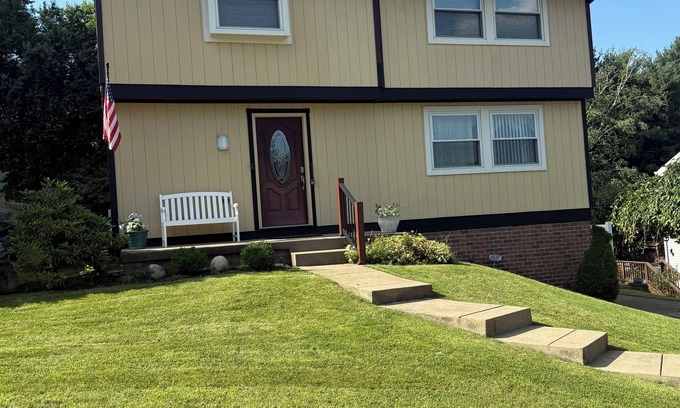 Penn Hills House | Offering 50 % discounts on stays of 28 days or more! 10% on 7 or more days!