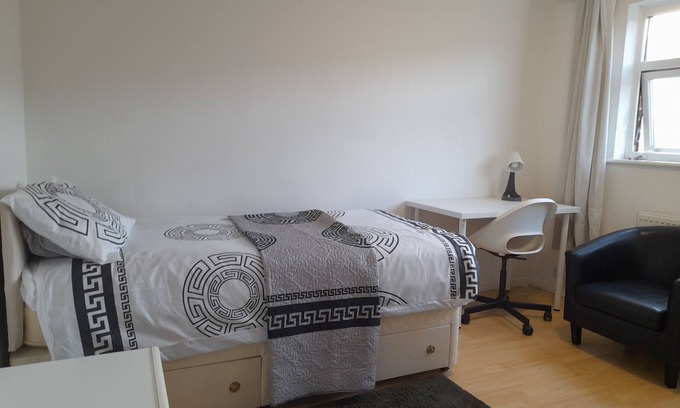 Chatham House | Offering garden views, Bridgewoods is an accommodation situated in Chatham,