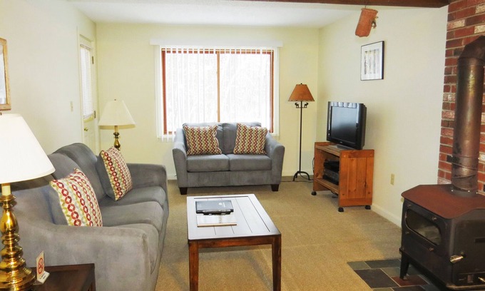 Bartlett Condo | Official Seasons RMC Condo 15A - 2 Bedroom - sleeps 8 - Dog Fees