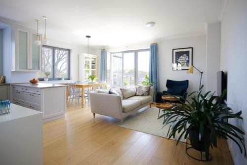 Gdynia Apartment | Oficerska 12 - Stylowy Apartament w Orłowie