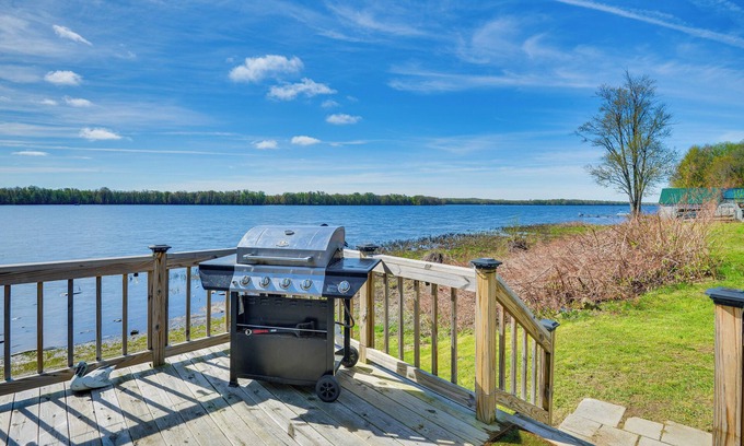 Town of Oswegatchie Cottage | Ogdensburg Waterfront Cottage w/Deck & BBQ Grill!