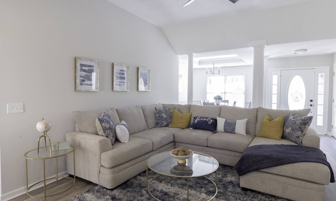 Harvest House | Oh, This is Nice! Sleeps 9 people.