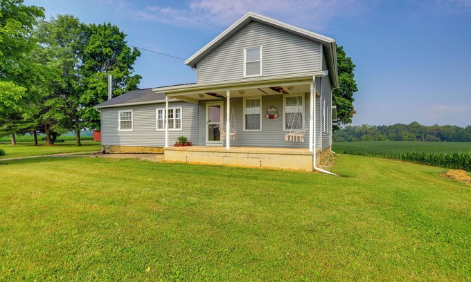 New Haven Huron County House | Ohio Farmhouse Retreat w/Fire Pit & Patio