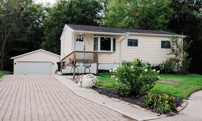 Akron House | Ohio Towpath Paradise Luxury Canal-Side 3BR Pet-Friendly Near DT Akron!