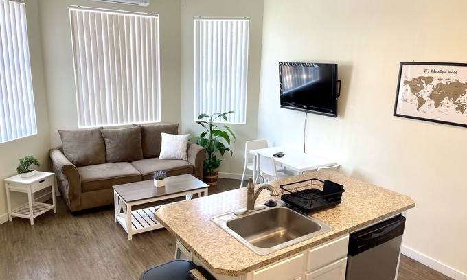 Portland Heights Apartment | OHSU/PSU/Near Downtown Portland