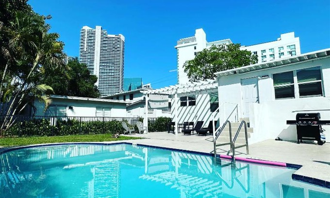 Brickell House | Oia House Brickell Beach 10 minutes Pool Location