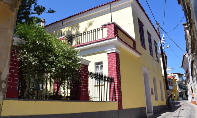Karlovassi House | Oikίa Athanasia, two Storey 1920 Neoclasical house