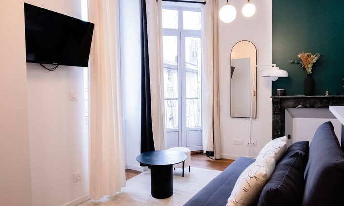 Bressuire Apartment | OIQIA Jadéa Émeraude