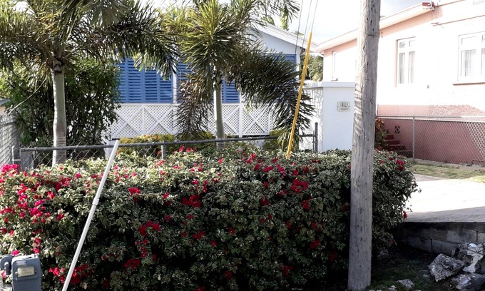 Scarborough Cottage | Oistins Cottage - Walk to beach!