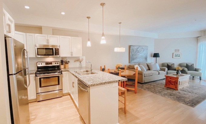 Central Okanagan Apartment | Okanagan four seasons paradise with shared pool and hot tub