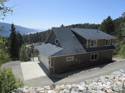 Westshore Estates Bed & Breakfast | Okanagan Lake Sunrise BB