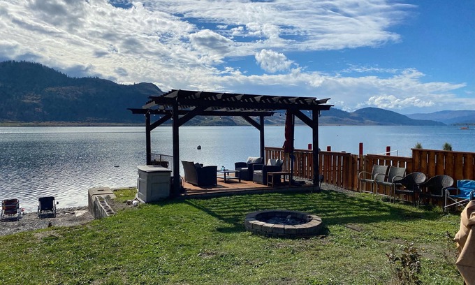 Vernon House | Okanagan Lakefront RV w/boat launch in residential/seasonal community.