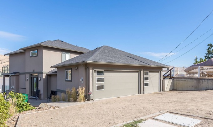 Vernon House | Okanagan Lakefront Summer Paradise I - Vernon
