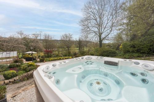 Matlock House | Oker Farm - Luxury farmhouse with hot tub in the Peak District