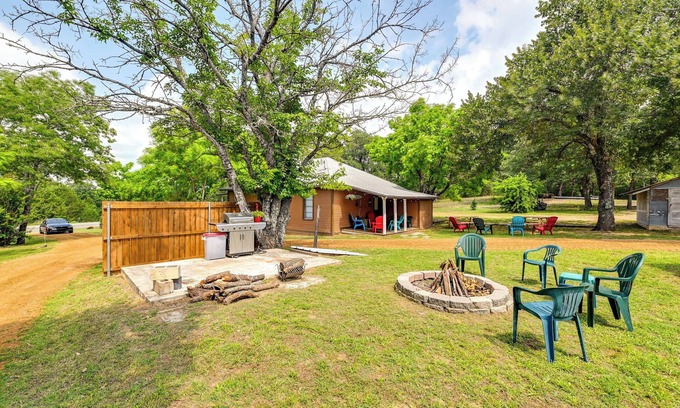 Kingston Cabin | Oklahoma Vacation Rental Near Lake Texoma