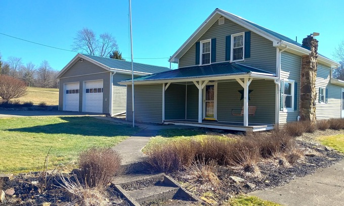 Cranberry House | Ol' Miller Farm - Cozy Country Home
