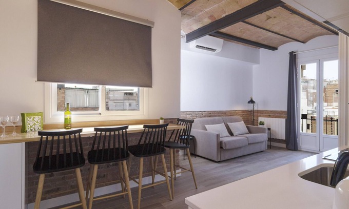 Sants-Badal Apartment | OLA LIVING CALID 2 SPOTIFY