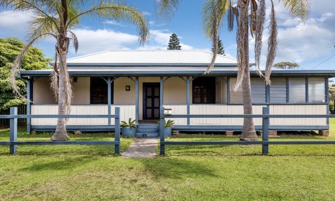Old Bar House | Old Bar Cottage, TOP NOTCH