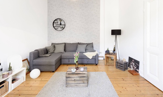 Neuehrenfeld Apartment | Old belly arms: Fully furnished 2.5 room apartment in Trendviertel