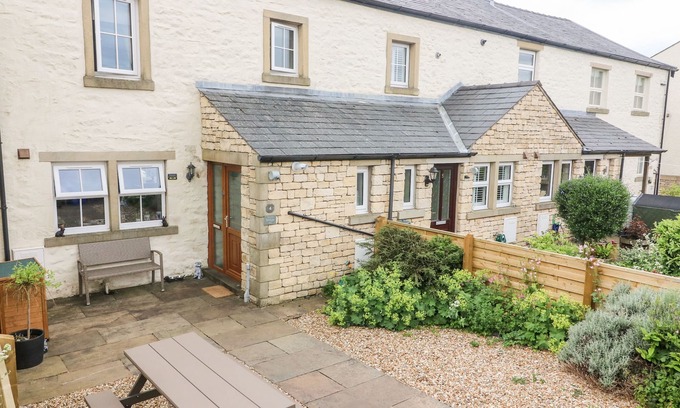 Ingleton Cottage | OLD BRIDGE INN, pet friendly, with open fire in Ingleton