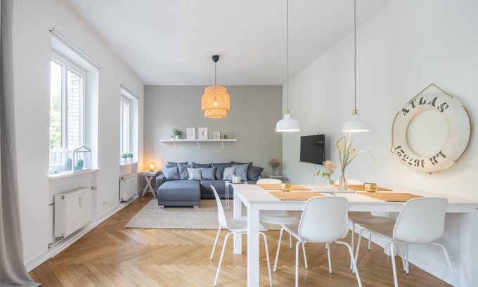 Altona-Nord Apartment | Old building apartment for up to 6 people "KUTTER" in the Schanzenviertel - 1st floor