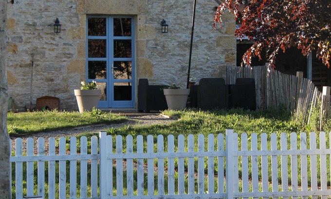 Villeneuve d'Aveyron House | Old building, with private pool in the heart of a small farmhouse Quercy.
