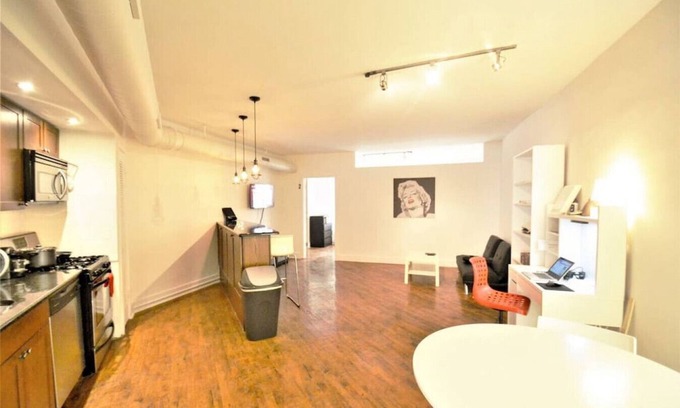 Old City Apartment | ☆ OLD CITY OASIS - SPACE, LIGHT, SERENITY ☆