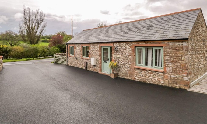Morland House | OLD COW BYRE, family friendly, with a garden in Morland