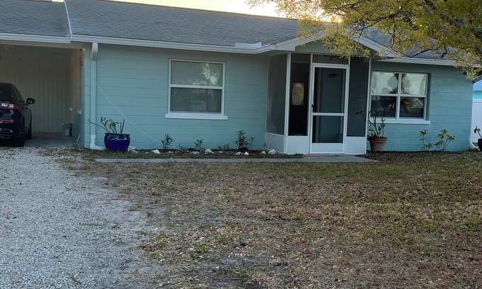 Englewood House | Old Englewood 2 bed/1 bath Beach Cottage.