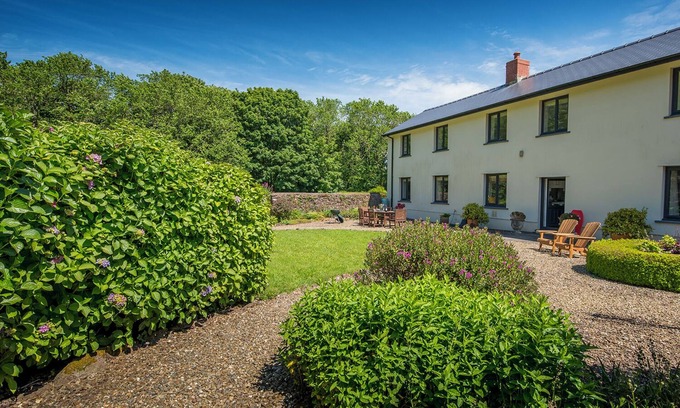 Pembroke Cottage | Old Farm East Orielton, Holiday Cottage East Orielton, Nr Bosherston, Sleeps 8, 4 bedrooms, bathrooms