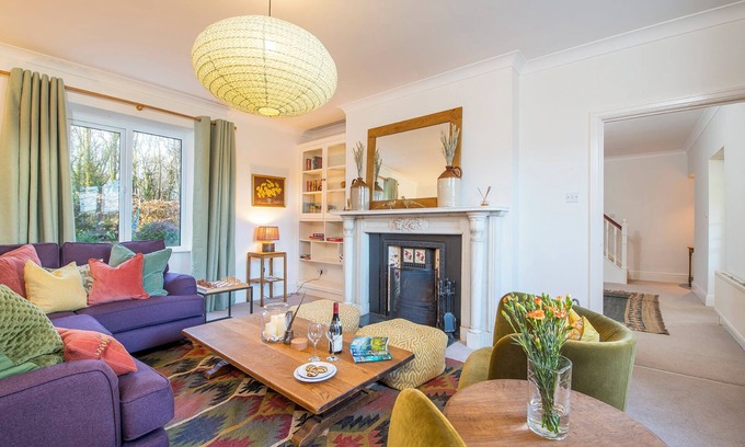 Pembroke Cottage | Old Farm For Four, Holiday Cottage East Orielton, Nr Bosherston, Sleeps 4, 2 bedrooms, bathrooms