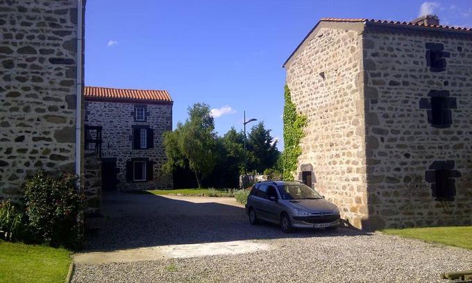 Aydat Other | Old farmhouse with panoramic view of nature, lakes and volcanoes