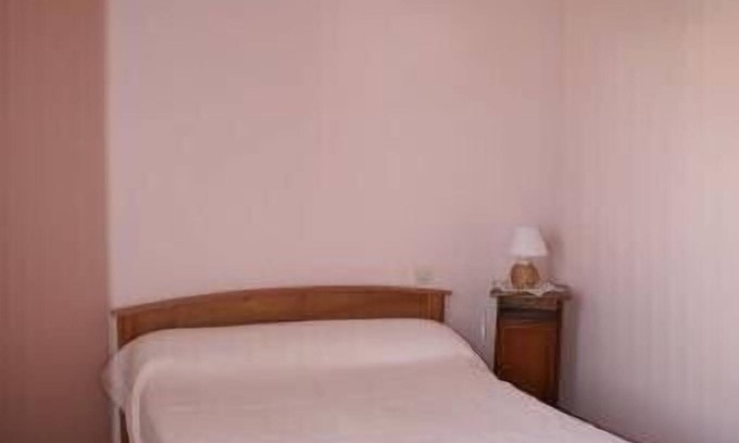 Sallertaine House | old house in the heart of sallertaine, garden, shopping on foot