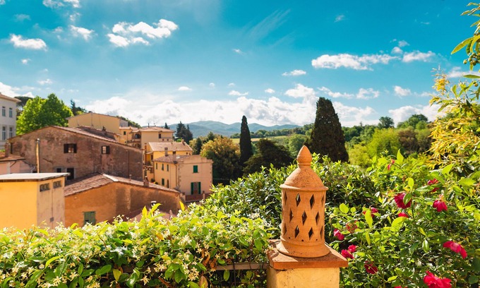 Bibbona House | Old house with garden in the center of Bibbona, with a view to