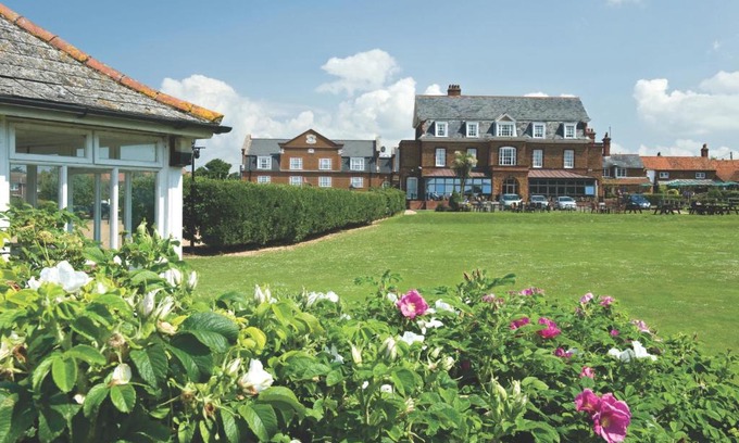 Hunstanton Hotel | Old Hunstanton Le Strange Arms Hotel