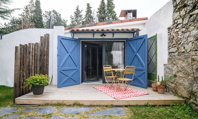 Mirasierra House | old laundry apartment