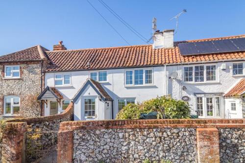 Irstead House | Old Lion Cottage