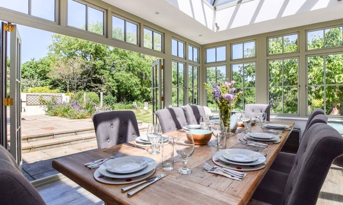 Chipping Norton House | Old Manse - sleeps 10 guests in 5 bedrooms